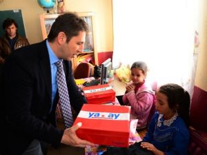 23 Nisan’ı İlk Kez Hediyelerle Karşıladılar