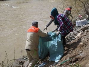Temizlik Çalışmalarına Öğrencilerden Destek