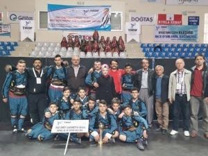 Gazi Emet İlköğretim Okulu Bölge Birincisi Oldu