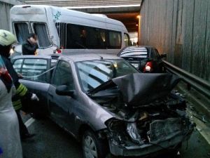 D-130 Karayolunda Zincirleme Kaza: 8 Araç Birbirine Girdi