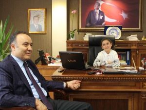 Erzurum Valisi Altıparmak, Koltuğunu Kısa Süreliğine Küçük Beyza’ya Teslim Etti