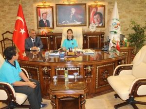 Başkan Şanverdi Koltuğu Teslim Etti