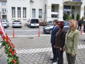 Ödemiş CHP Atatürk Anıtına Çelenk Sundu