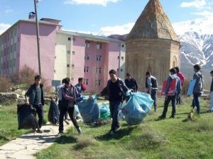Gevaş Gençliği Tarihine Sahip Çıkıyor