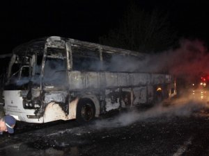 Seyir Halindeki Otobüs Alev Alev Yandı