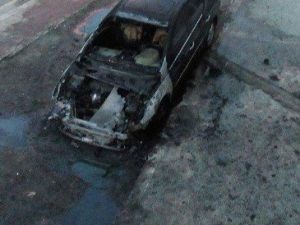 İnşaat İşçisinin Otomobilini Yaktılar