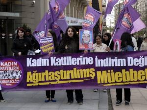 Kadınlardan ‘Taslak Rapor’ Protestosu