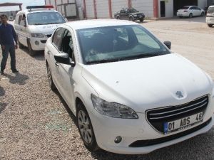 Otomobilin Camını Kırıp 40 Bin Lira Çaldılar