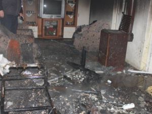 Uyuduğu Sırada Alev Alev Yanan Evden Komşusu Kurtardı