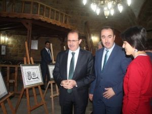 Bayburt Anadolu İmam Hatip Lisesi Ebru Ve Hat Sanatı Sergisi Açtı