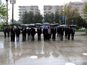 23 Nisan Kutlamaları Yağmur Altında Başladı