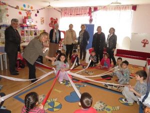 Türk Kadınlar Birliği’nden Öğrencilere 23 Nisan Jesti