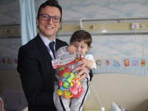 Özel İmperial Hastanesi ‘Nde Tedavi Gören Çocuklara 23 Nisan Hediyesi