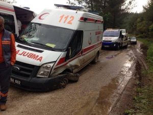 Hasta Almaya Giden Ambulans İle Otomobil Çarpıştı: 2 Yaralı