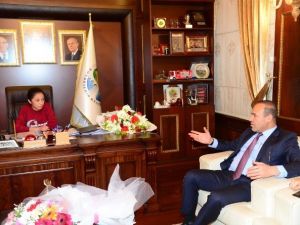 Başkan Sözlü’nün Koltuğuna Kübra Talayhan Oturdu