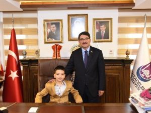 Minik Başkanın İlk İsteği Halkla Buluşmak Oldu