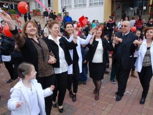 GKV’de 23 Nisan Halayı