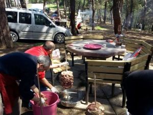 Piknikte Döner Keyfi