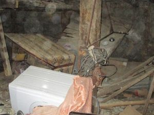 İki Katlı Ev Çöktü: 5 Yaralı