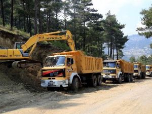 Erdemli’de Yol Çalışmaları Sürüyor