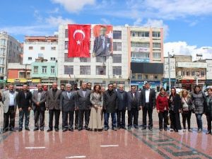 Kilis’te CHP Ve Add Alternatif Çelenk Sundu
