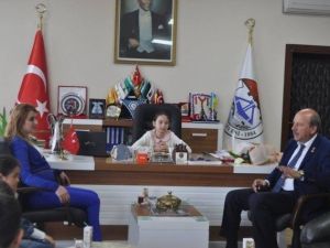 Söğüt Belediye Başkanı Makam Koltuğunu Öğrencilere Bıraktı