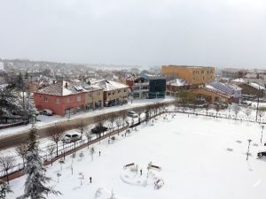 Yunak’ta 23 Nisan Kutlamalarına Kar Engeli