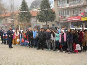 Kar Altında 23 Nisan Kutlamaları