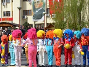 Bor’da Soğuk Havada 23 Nisan Coşkusu