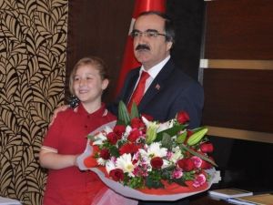 Vali Coş Koltuğunu Zeynep’e Teslim Etti