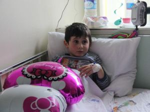 23 Nisan Coşkusunu Hastane Odasında Yaşadılar