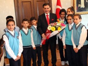 Temsili Vali: “23 Nisan Tüm Dünyaya Barış Getirsin”