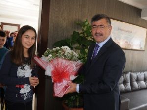 Belediye Başkanlık Makamına Şevval Kılıç Oturdu