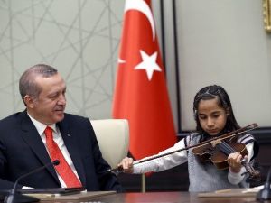 23 Nisan Çocuklarından Cumhurbaşkanı Erdoğan’ı Duygulandıran Şarkı