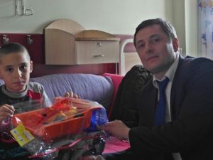 Yozgat’ta Hastanede Yatan Çocuklara 23 Nisan Hediyesi