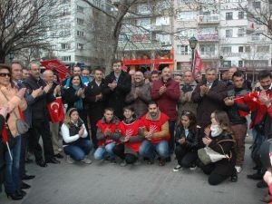 CHP’li Gençler Türk Bayrağı Ve Kandil Simidi Dağıttı