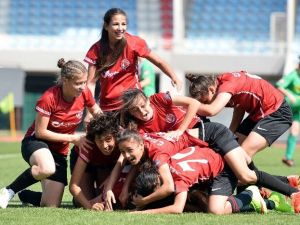 Paşa’nın Kadın Kramponları Adım Adım Şampiyonluğa