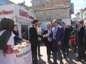 Gençlik Kollarından Vatandaşa Kandil Simidi