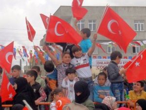 Suriyeli Çocuklara Yedi Tır Oyuncak Dağıtıldı