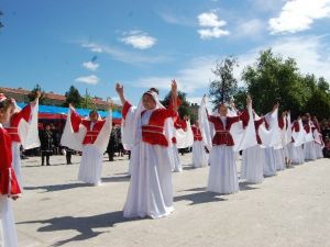 Ceyhan’da 23 Nisan Coşkusu