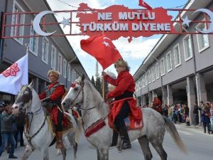 Atlı Savaşçılar Balıkesir Sokaklarında