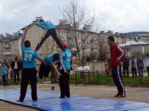 23 Nisan’ı 3 Dilde Kutladılar