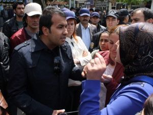 Siirt’te Polis İle Göstericiler Arasında Gerginlik