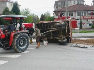 Bartın Çatmaca Kavşağında Römork Devrildi
