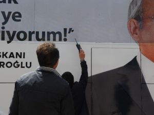 CHP’nin Seçim Otobüsüne Saldırı