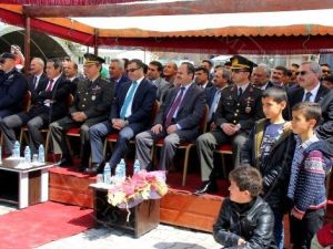 Erciş’te 23 Nisan Coşkusu