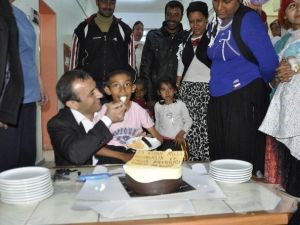 23 Nisan’ı Hastanede Pasta Keserek Kutladılar