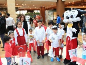 Miniklerin Resim Sergisi Açıldı