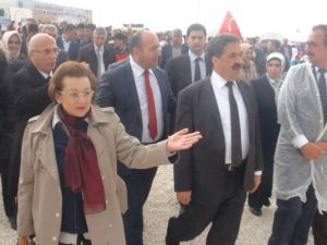 Kobanili Çocukların Çifte Bayram Sevinci