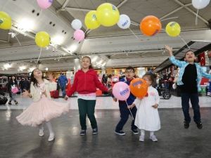 Tav Havalimanları, Çocuk Yolcuların Bayramı’nı Süpriz Hediyelerle Kutladı.